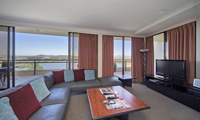 City West Apartment | BreakFree Capital Tower