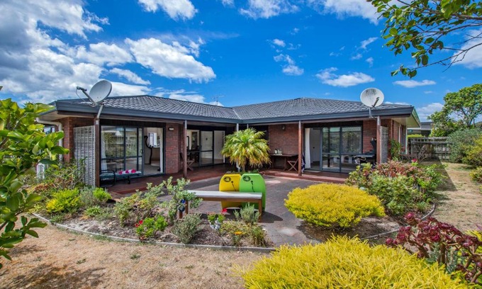 Ruakaka House | Bream Bay Bach - Ruakaka Holiday Home