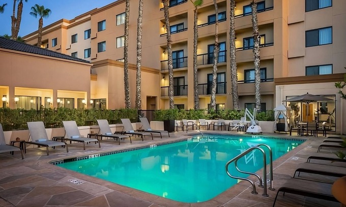 Laguna Hills Hotel | Breath of Fresh Air! Pet-Friendly Near Big Air Trampoline Park