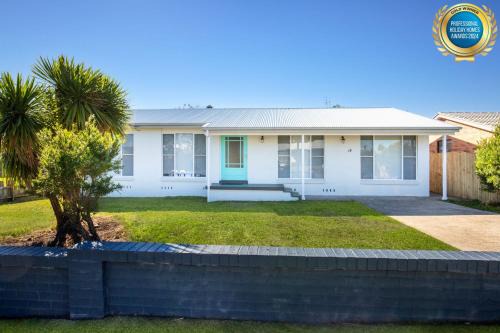 Culburra Beach House | Breathe - Pet Friendly - 2 Mins Walk to Beach