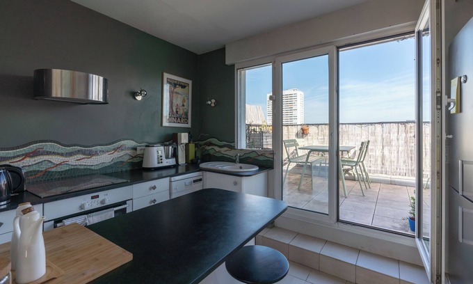 Combat Apartment | Breathtaking 2BR – Buttes Chaumont & Terraces