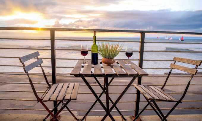 Costa Apartment | Breathtaking BEACHFRONT 1 Bedroom Apt