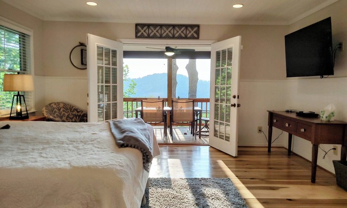 Scaly Mountain House | Breathtaking home with Astonishing Mountain Panoramic Views! Dog Friendly!
