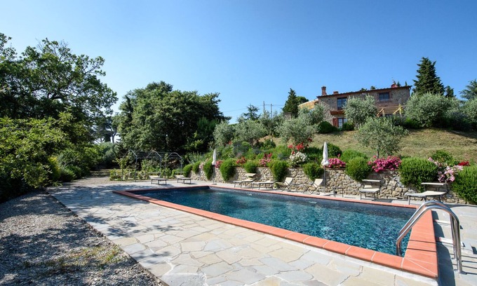 Lisciano Niccone Villa | Breathtaking lake Trasimeno view villa 10 people
