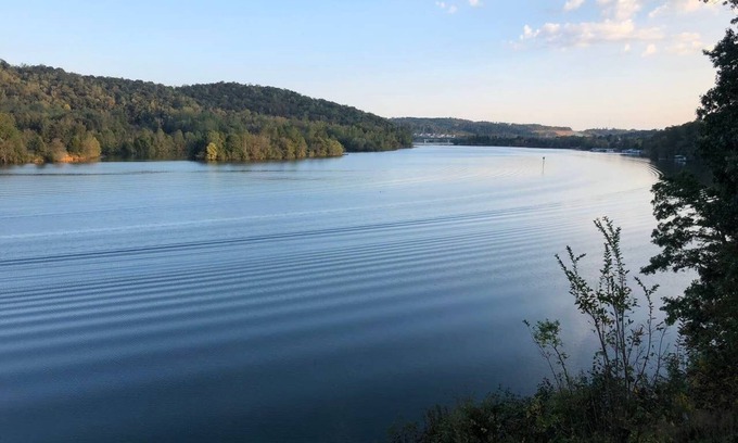 Ashley Oaks House | Breathtaking Lake View w/Pool Nearby!- Knoxville/Oak Ridge