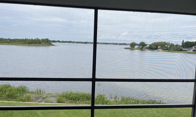 Northwest Orlando Condo | BREATHTAKING LAKE VIEW CONDO ON TOP FLOOR