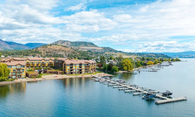 Westbank Condo | Breathtaking Lakefront Condo with Boat Slip