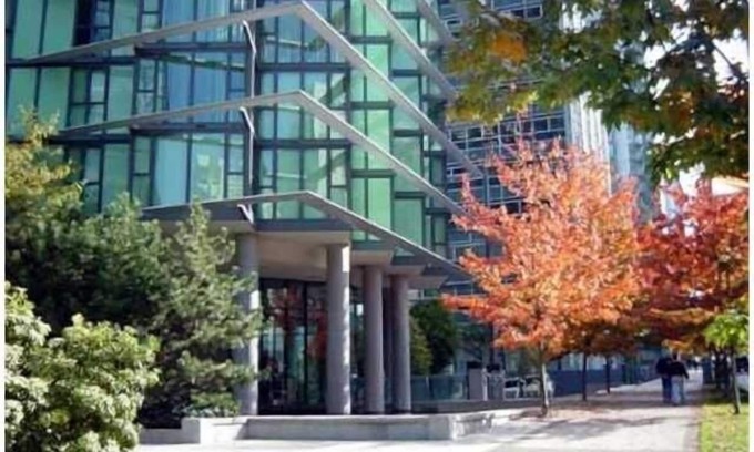Coal Harbour Apartment | Breathtaking Mountain & Water Views Executive Suite