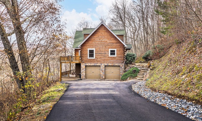 Weaverville Cabin | Breathtaking Mountain View Luxury AVL Cabin w/Hot Tub, Fireplaces, Hi-Speed Wifi
