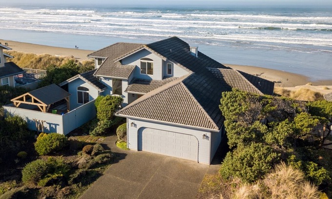 Florence House | Breathtaking Oceanfront Getaway nDiscounted Rates 11/1/2024 - 4/30/2025