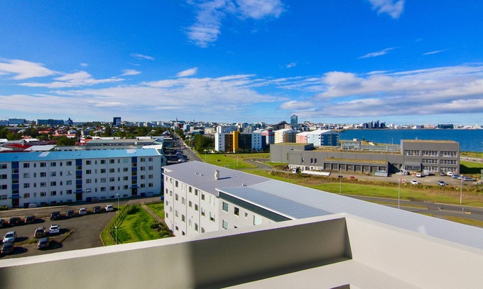 Laekir Apartment | Breathtaking Oceanview near City Centre