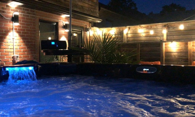 Oakwood Village House | Breathtaking private Hottub Oasis