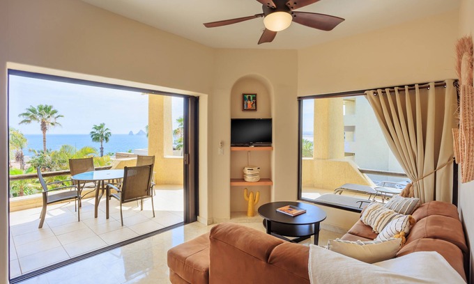 Cabo Bello Condo | Breathtaking Views of Ocean & Arch in Delightful 1 Bedroom Condo