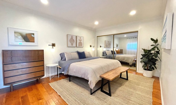Sunset Junction Apartment | Breathtaking View in the Heart of Hip Silver Lake