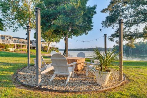 New London House | Breathtaking Views and Deck Badin Lake House!