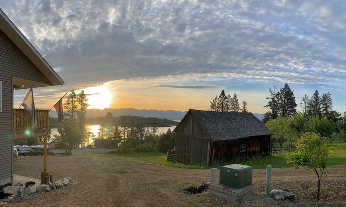 Somers House | Breathtaking views of Flathead Lake and the Rocky Mountains