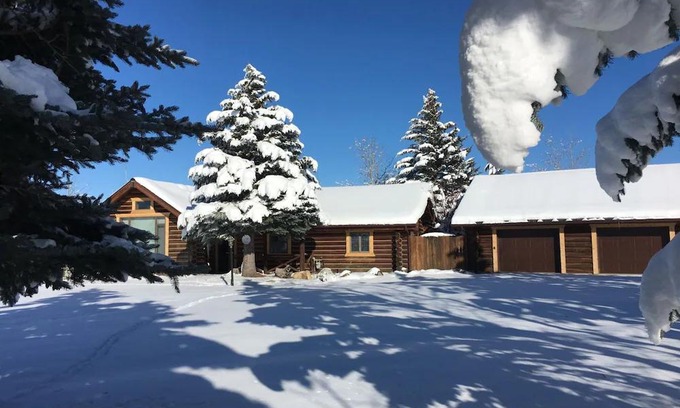 Red Lodge Cabin | Breathtaking views of Red Lodge Mountain Grizzly Peak Cabin.