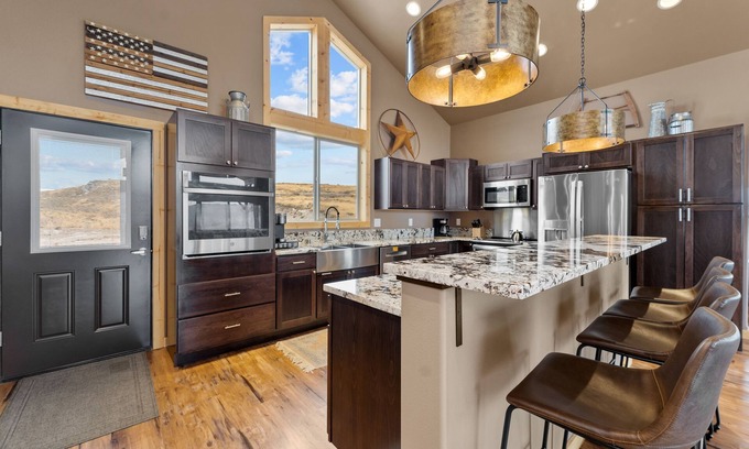 Brewster House | Breathtaking Views. Ski Loup Loup. Wine, Hike, Fish, Explore. Golf Gamble Sands.