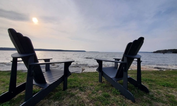 Sturgeon Bay House | Breathtaking views on the Bay! Waterfrontage!