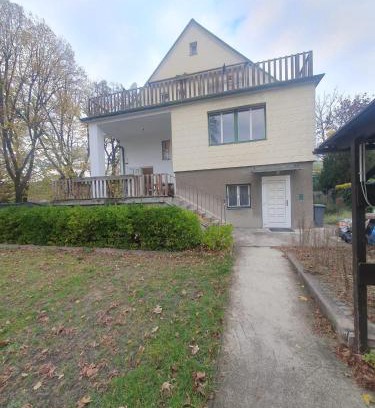 Floridsdorf Villa | Breathtaking Villa near Danube River/w Garden and Parking