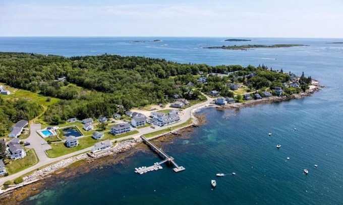 Ocean Point Hotel | Breathtaking Water View Room Near Grimes Cove – 15 Min Walk | Family Friendly