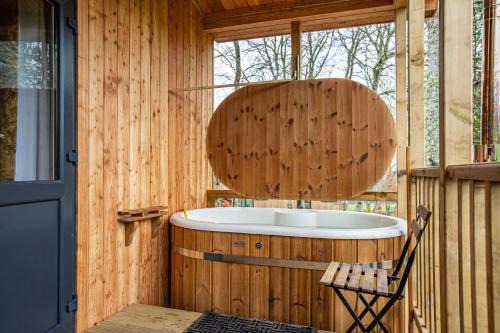 East Lewiston Apartment | Breckland Lodge 1 with Hot Tub