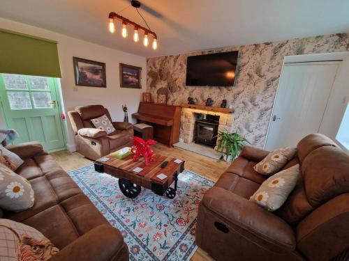 Pontsticill House | Brecon Beacons Escape, 3 bedroom, Sleeps 8 with Log Burner