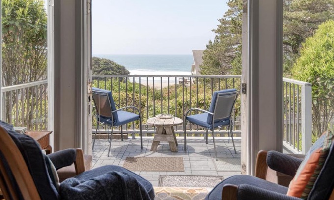 Lincoln Beach House | Breeze Cottage