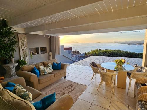 Mountainside Apartment | Breeze In