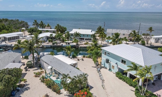 Marathon House | Breeze On Inn in Marathon