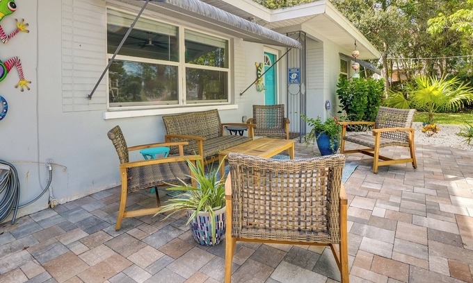Ozona House | Breezy Florida Retreat w/ Patio, Grill & Fire Pit!