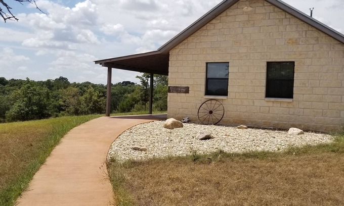 Fredericksburg Cottage | Breezy Hills Cottages
