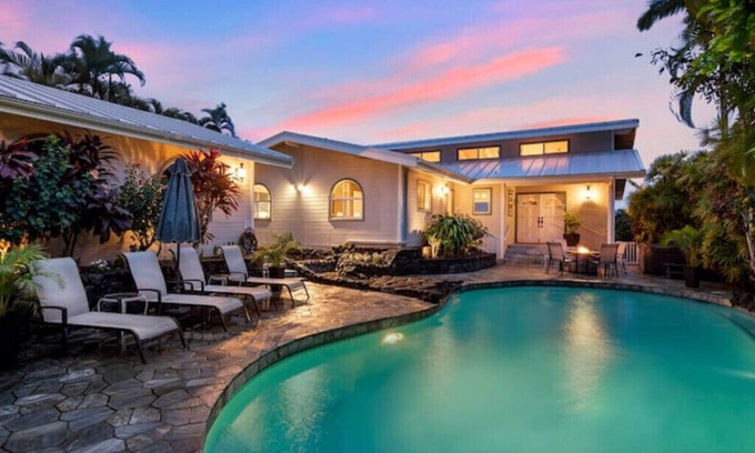 Kailua-Kona House | Breezy Pool Oasis 5BR AC Ocean Views 5min to Beach