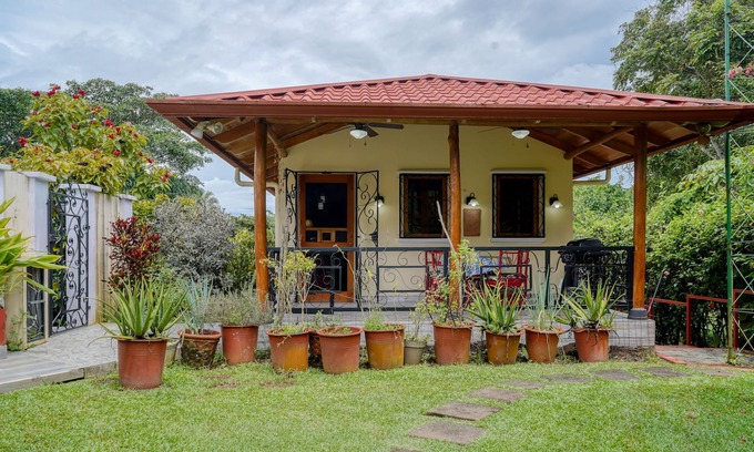 Ojochal Apartment | Breezy tropical casita on gated estate with lanai & AC - seasonal stays welcome
