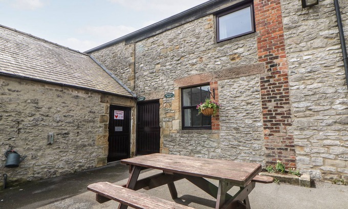 Over Haddon Cottage | BRENDAN, pet friendly, with a garden in Bakewell