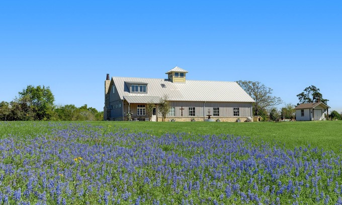 Brenham House | Brenham-Home/Barn amazing place to stay! Completed 2019