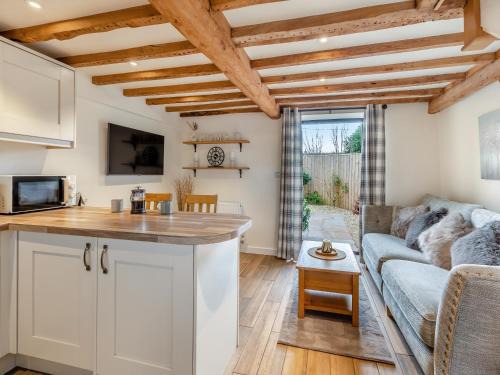 Highbridge House | Brent Cottage - Uk48889