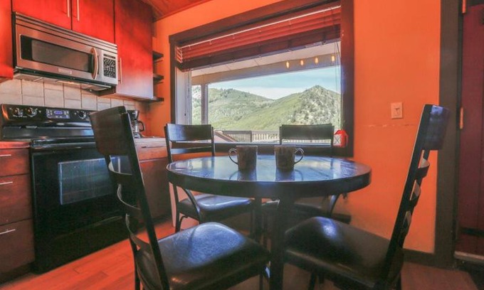 Glenwood Springs Apartment | Brettelberg Slopeside Condos A8