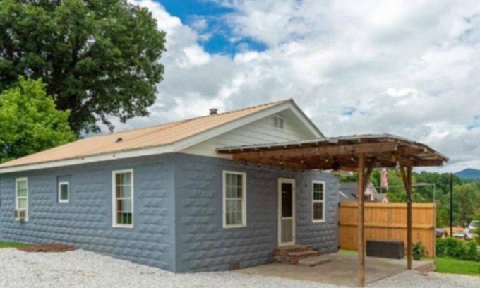 Brevard House | Brevard's Bike Path Bungalow