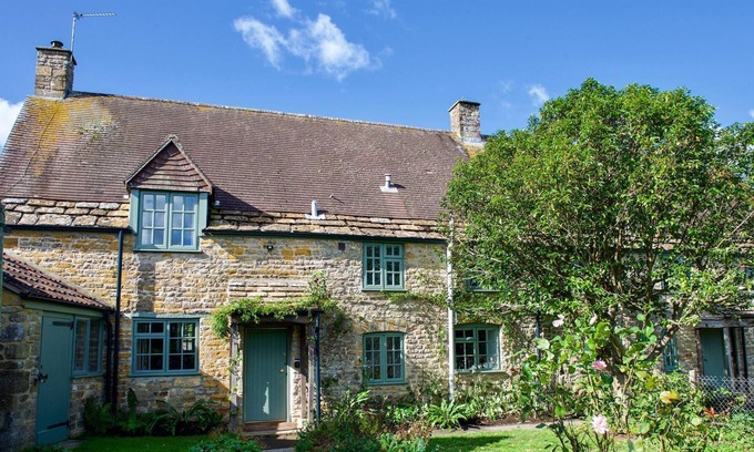 Yeovil Apartment | Brew House Cottage is a charming semi-detached former Estate cottage.