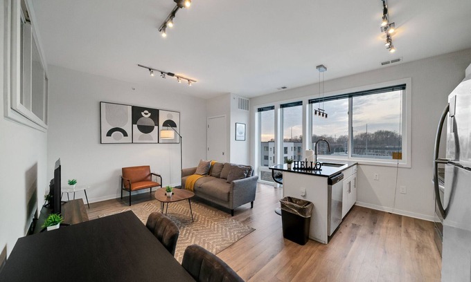 Brewerytown Apartment | Brewerytown Condo I Free Parking I Pool I Gym