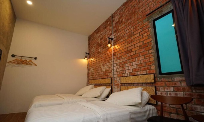 Taman Istana Hotel | Brick Box Hotel