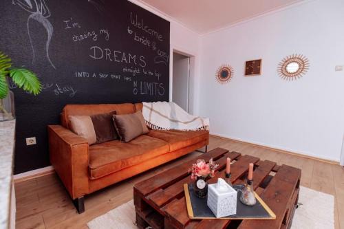 Gelsenkirchen-Mitte Apartment | brick & cozy - City - Netflix - Wifi - 4 Person