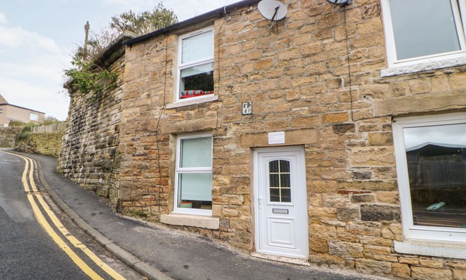 Haltwhistle Cottage | BRIDGE COTTAGE, pet friendly, with a garden in Haltwhistle