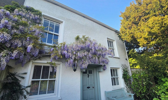 Haverthwaite Cottage | BRIDGE END COTTAGE, pet friendly, with open fire in Cartmel