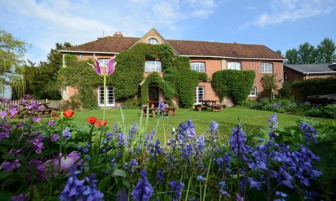 Britford Apartment | Bridge Farmhouse - an apartment that sleeps 20 guests in 8 bedrooms