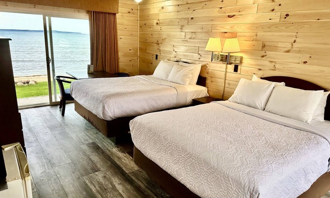 Mackinaw City Hotel | Bridge View Motel & Condo's