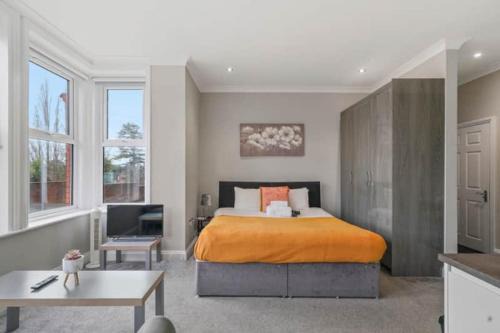 Maidstone Apartment | BridgeCity Lovely Studio Flat Free Parking in Maidstone
