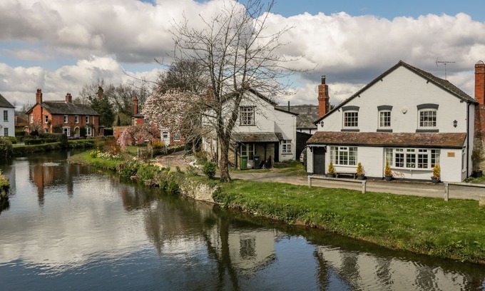 Eardisland Cottage | BRIDGEND COTTAGE, pet friendly, with open fire in Eardisland