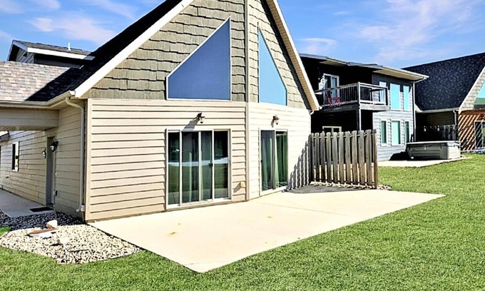 Spirit Lake Villa | Bridges Bay Vacation Cabin 150